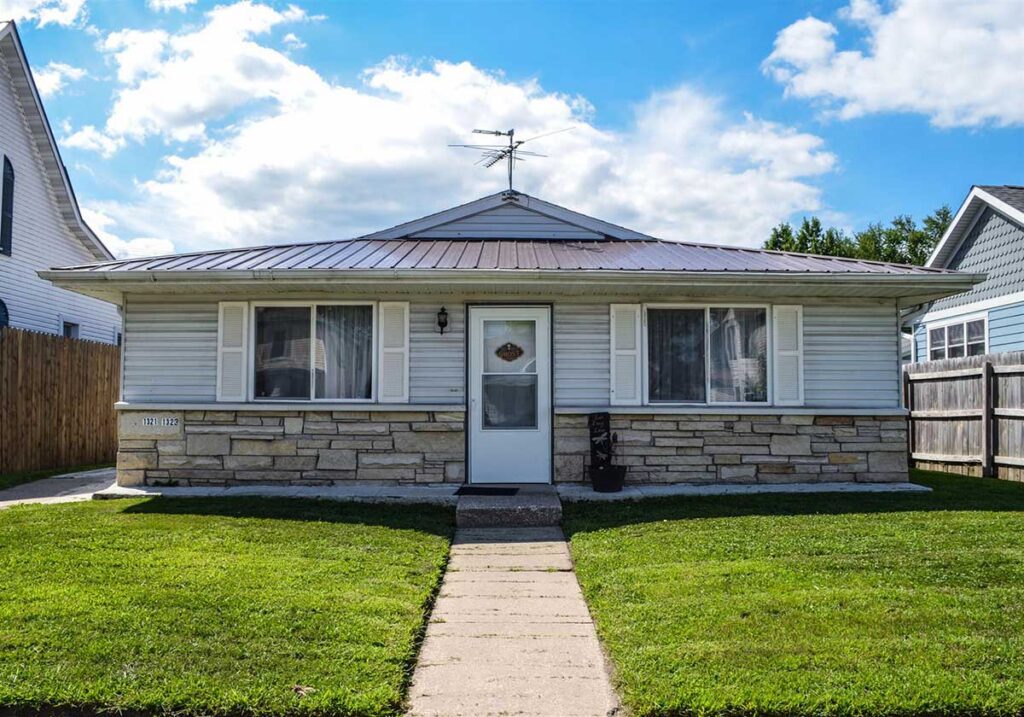 1319 caledonia st exterior - Divine Properties